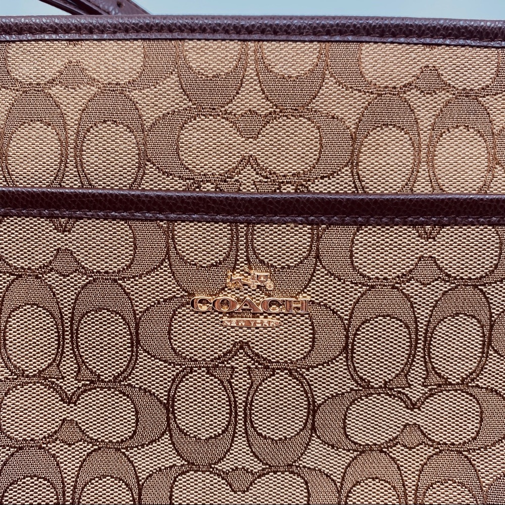 Coach F55363 Outline Signature Zip File Crossbody - Picture 5 of 12